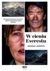 W CIENIU EVERESTU 